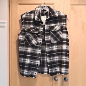 DIVIDED soft fall vest, black and gray plaid, xs